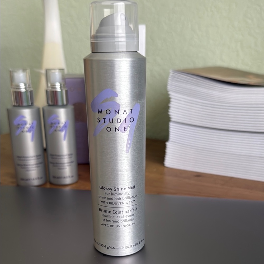 Monat Studio One Glossy Shine Mist